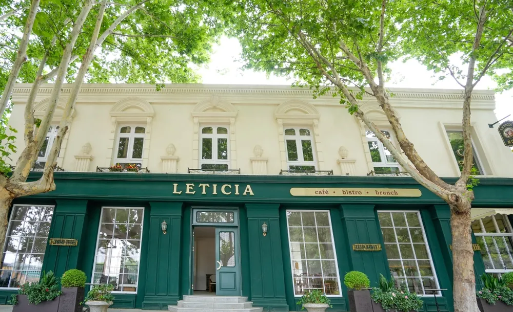 The front of a café-restaurant on campus, under plane trees