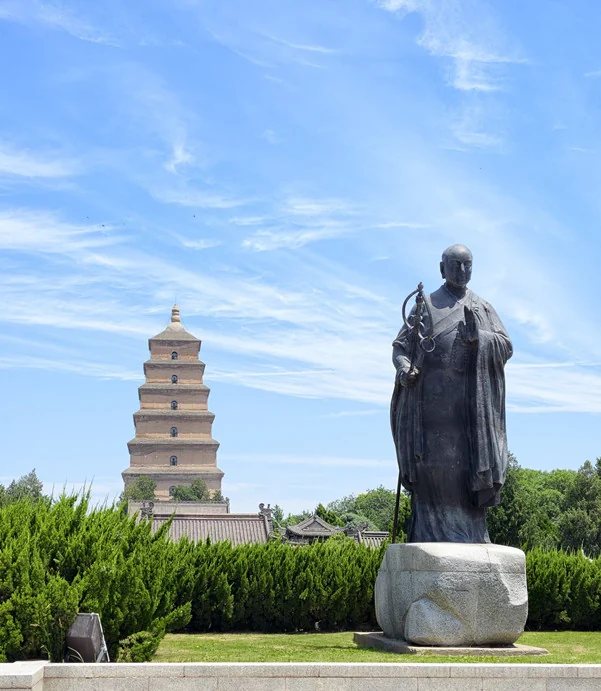 The Giant Wild Goose Pagoda behind a statue of Xuanzang