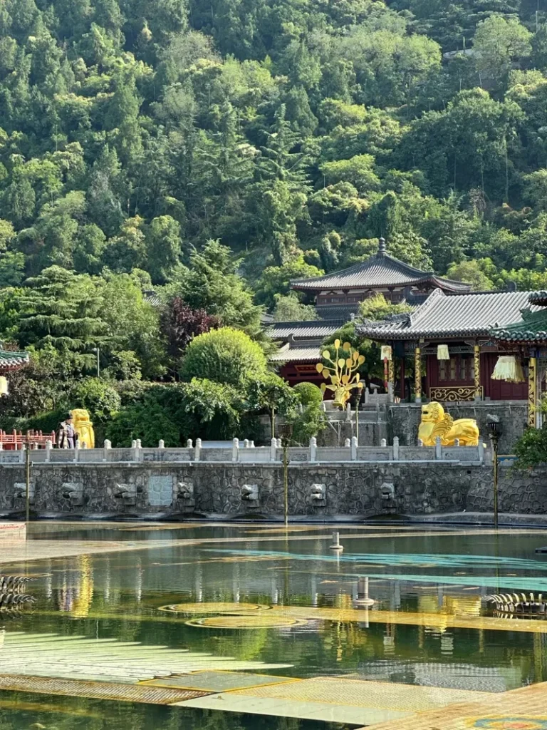 Halls and a pool in the grounds of Huaqing Palace